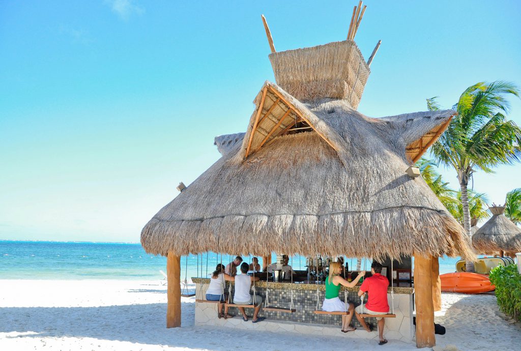 Tiki Bar - Villa del Palmar Cancun